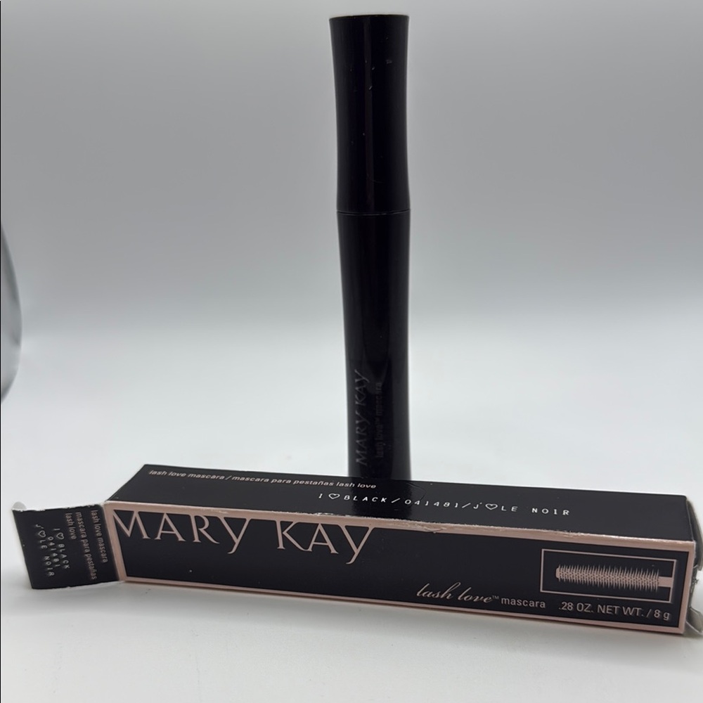 Mary Kay Lash Love Mascara in Classic Black